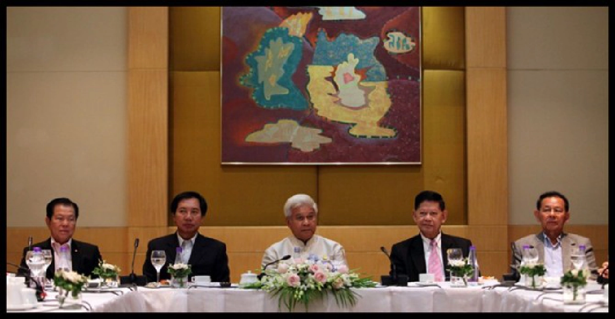 'กี้ร์'โผล่แจมงานเลี้ยงพรรคร่วมฯ 'กี้ร์'โผล่แจมงานเลี้ยงพรรคร่วมฯ