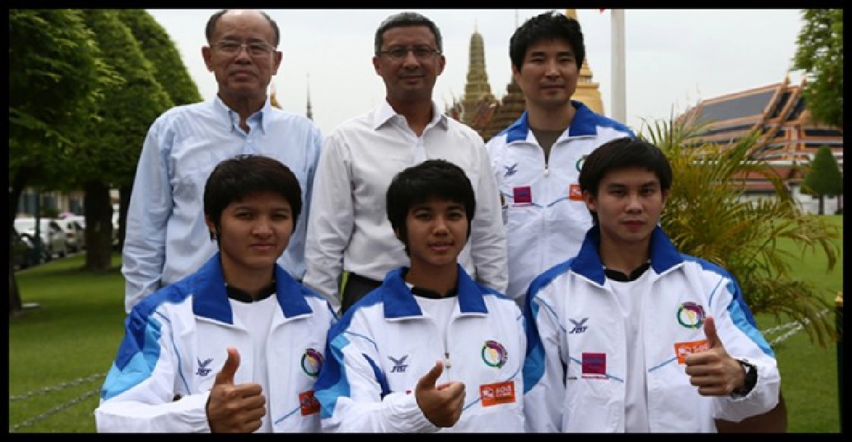 'เช'เข้ม3จอมเตะห้ามเปิดเฟซบุ๊ก 'เช'เข้ม3จอมเตะห้ามเปิดเฟซบุ๊ก