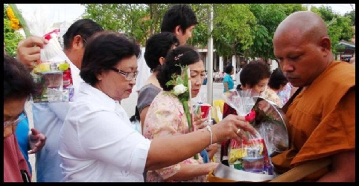 ชาวพุทธทั่วไทยทำบุญวันอาสาฬหบูชา
ชาวพุทธทั่วไทยทำบุญวันอาสาฬหบูชา