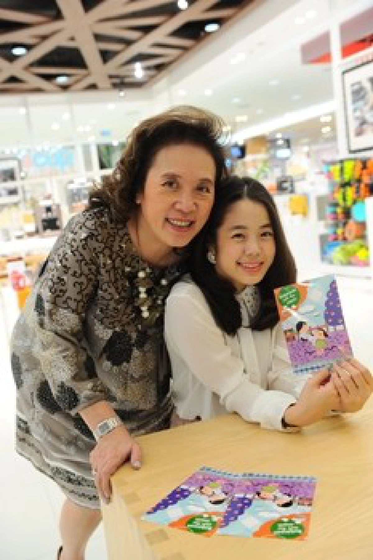 คนดังเลือกของขวัญแทนคำว่า'รัก'
คนดังเลือกของขวัญแทนคำว่า'รัก'