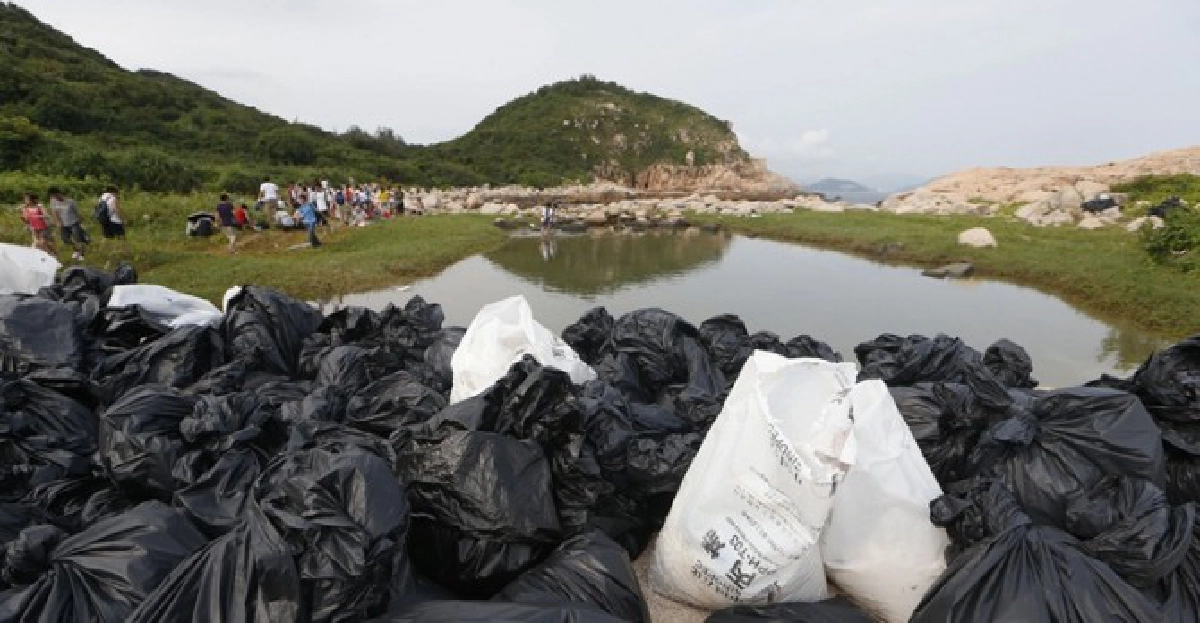 เม็ดพลาสติกนับล้านเกยชายหาดฮ่องกง