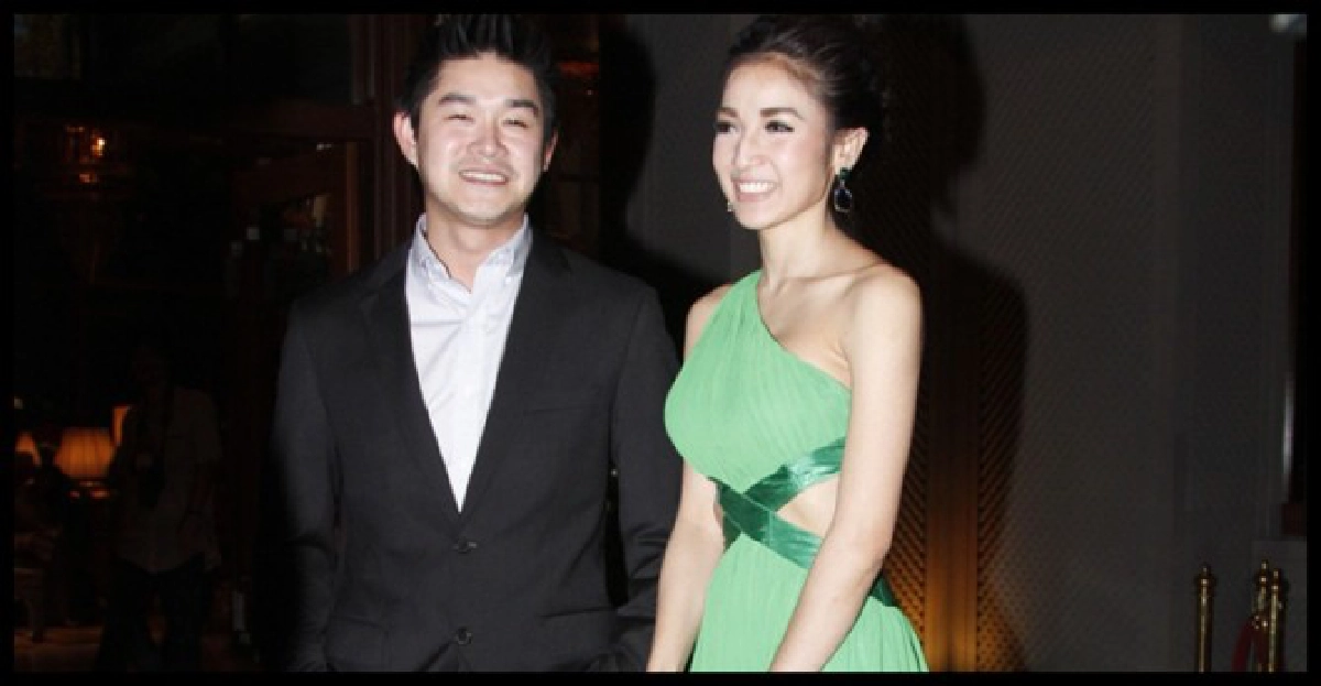 ยิ้มสัมพันธ์ไฮโซ'นิว'คืบ'แพท'อุบเรียกแฟน
ยิ้มสัมพันธ์ไฮโซ'นิว'คืบ'แพท'อุบเรียกแฟน
