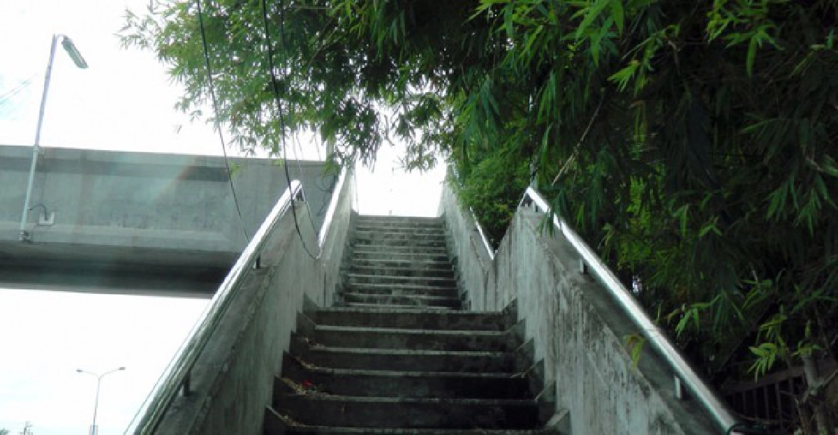 ไฟรั่วบนราวสะพาน