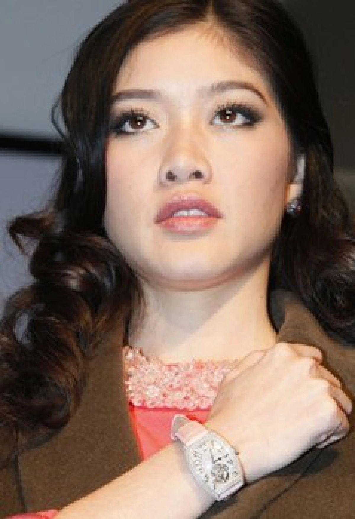 สวยหรูระยิบ กะพริบคุณค่าเรือนเวลา

