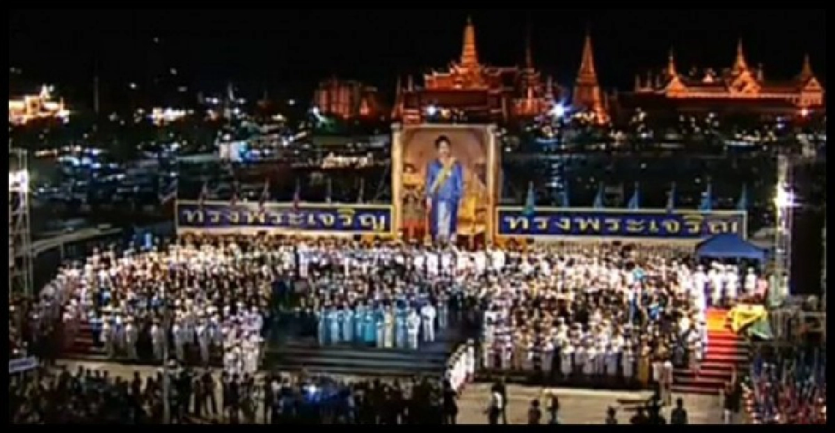 พสกนิกรร่วมใจถวายพระพร'ราชินี' พสกนิกรร่วมใจถวายพระพร'ราชินี'