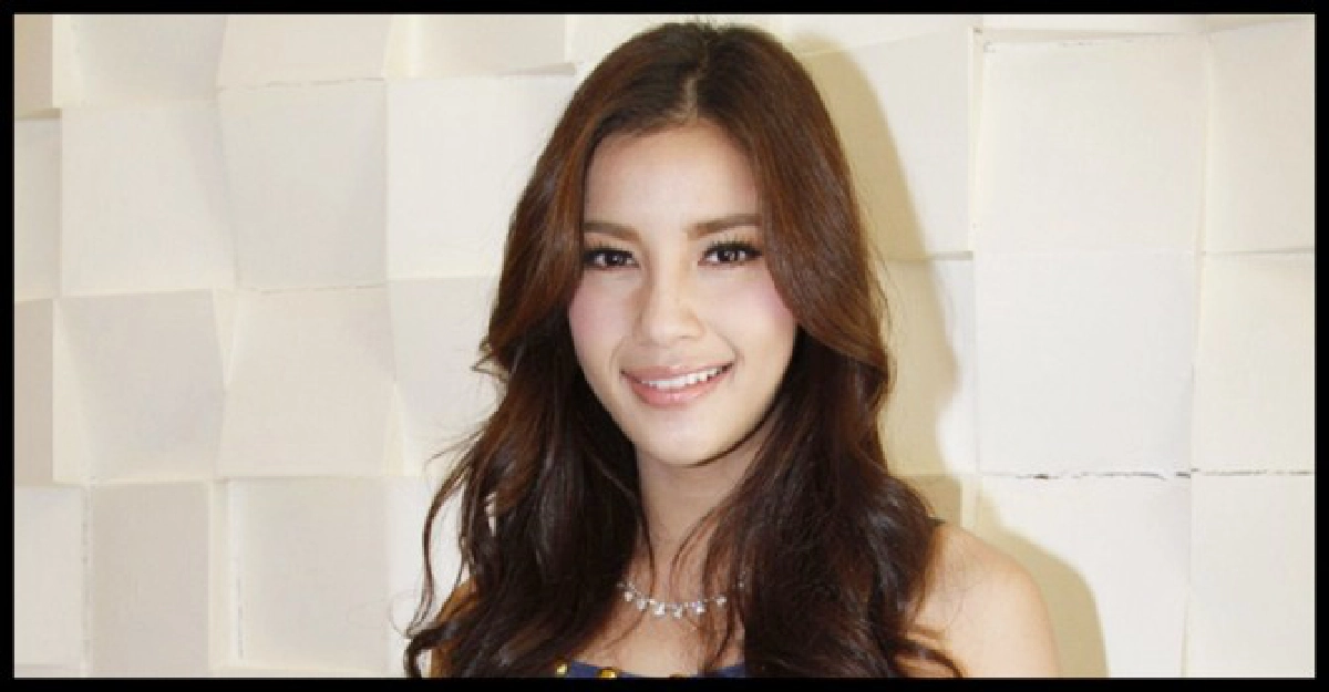 'วิว'ทำใจ'สาวน้อย'กระแสเดี้ยง
'วิว'ทำใจ'สาวน้อย'กระแสเดี้ยง