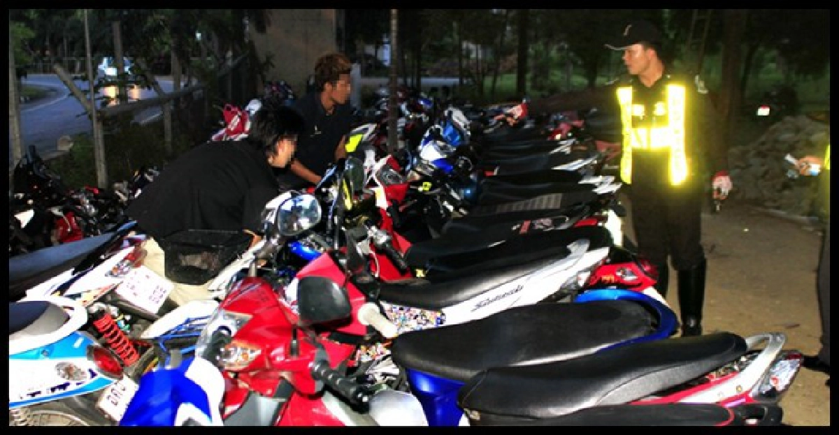 เด็กแว้นปิดถ.พหลซิ่ง400คันเมินตร. เด็กแว้นปิดถ.พหลซิ่ง400คันเมินตร.