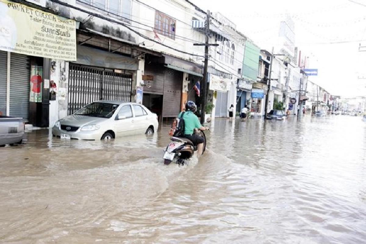 ฝนถล่ม!ทะเลหนุนภูเก็ตจมน้ำสูง70ซม. ฝนถล่ม!ทะเลหนุนภูเก็ตจมน้ำสูง70ซม.