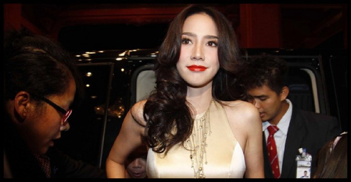'อั้ม'รับควง'แอม'เที่ยวชะอำ
'อั้ม'รับควง'แอม'เที่ยวชะอำ