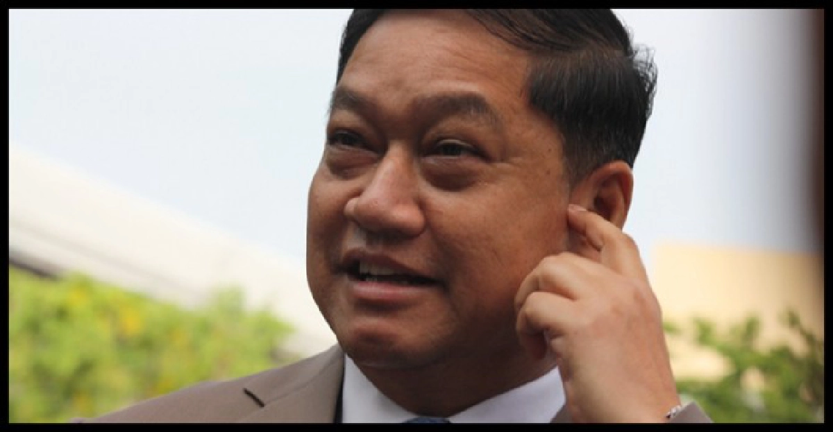 'สุกำพล'เลี่ยงตอบสื่อเด้งปลัดกห.
'สุกำพล'เลี่ยงตอบสื่อเด้งปลัดกห.