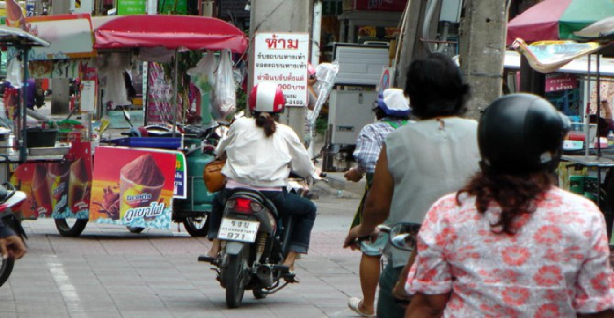 กวดขัน ห้าม ขับขี่บนทางเท้า