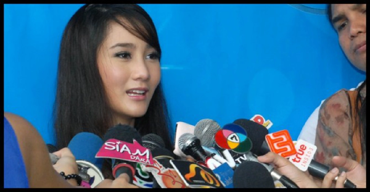 ไม่รู้เรื่องข่าวแฟนเอี่ยวแชร์ลูกโซ่'ตาล'โอดงานเข้า
ไม่รู้เรื่องข่าวแฟนเอี่ยวแชร์ลูกโซ่'ตาล'โอดงานเข้า