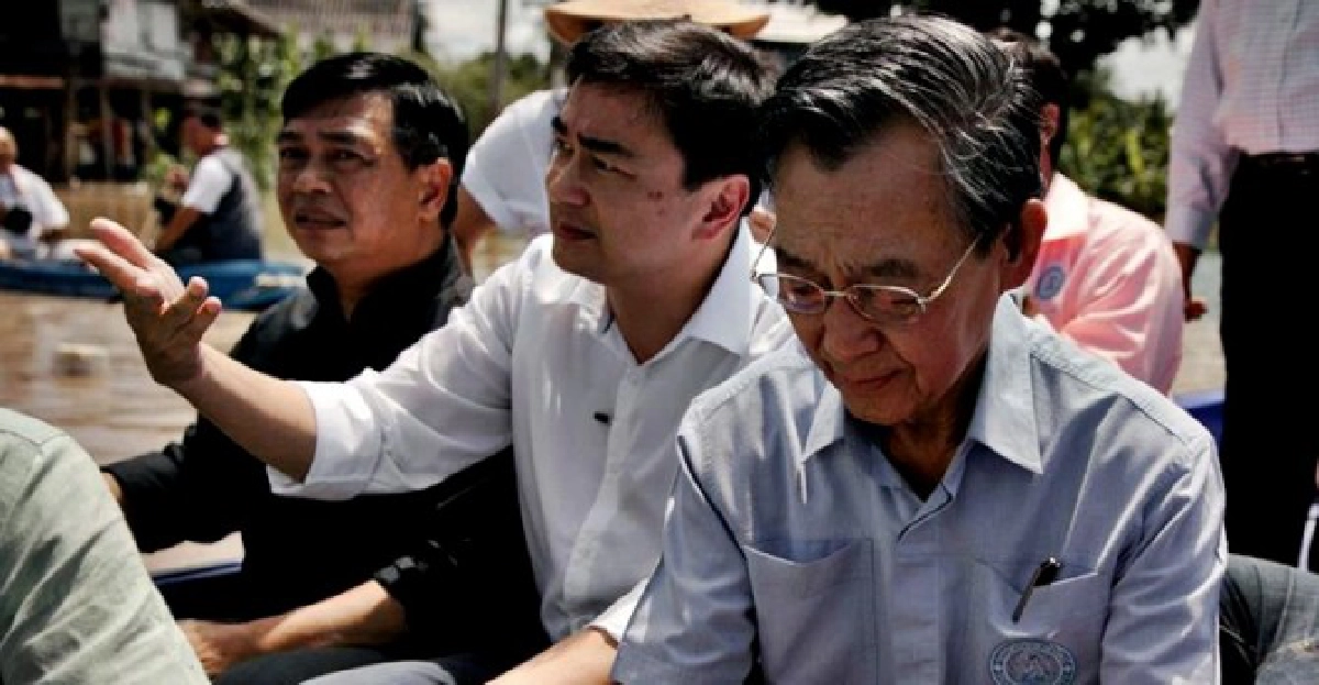 'อภิสิทธิ์'ลงพื้นที่น้ำท่วมอ่างทอง-อยุธยา 'อภิสิทธิ์'ลงพื้นที่น้ำท่วมอ่างทอง-อยุธยา