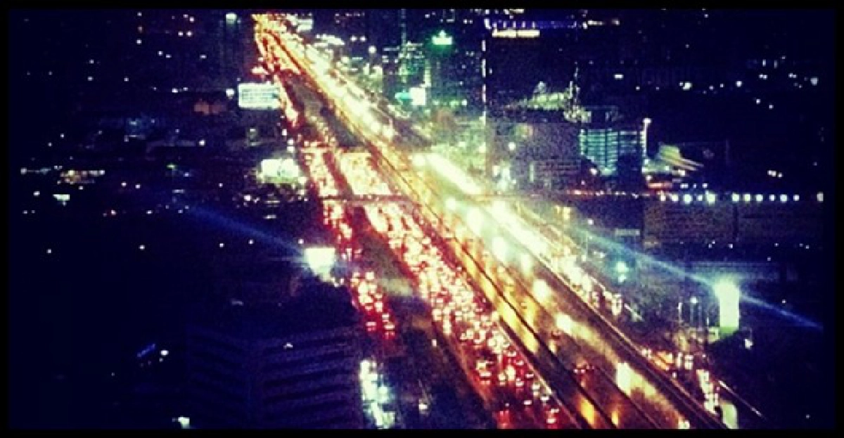ฝนกระหน่ำทั่วกรุงน้ำท่วมจราจรอัมพาต ฝนกระหน่ำทั่วกรุงน้ำท่วมจราจรอัมพาต