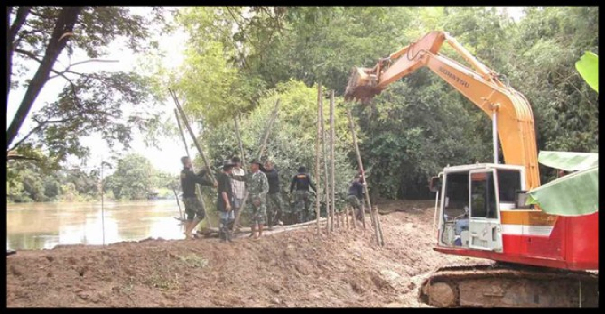 โผงเผงทหารเร่งทำคันดินป้องกันน้ำ
