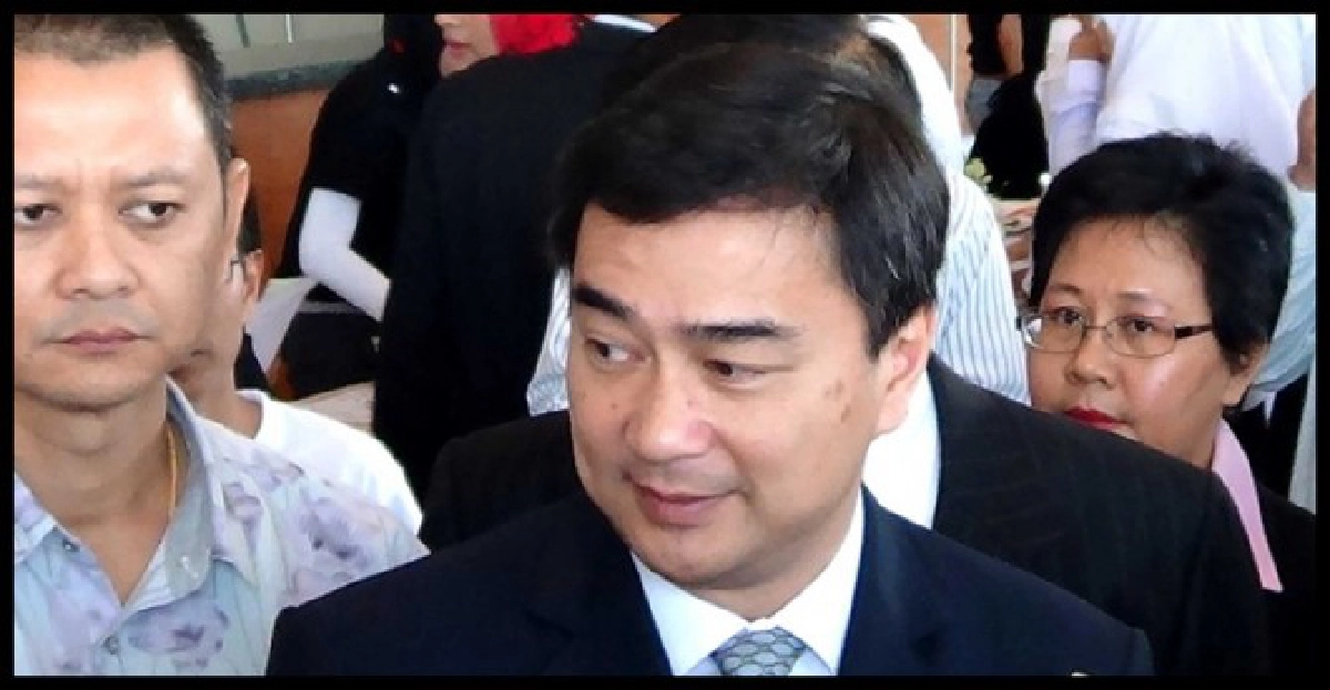 'มาร์ค'ข้องใจ'สุรพงษ์'ดื้อคืนพาสปอร์ต'แม้ว'