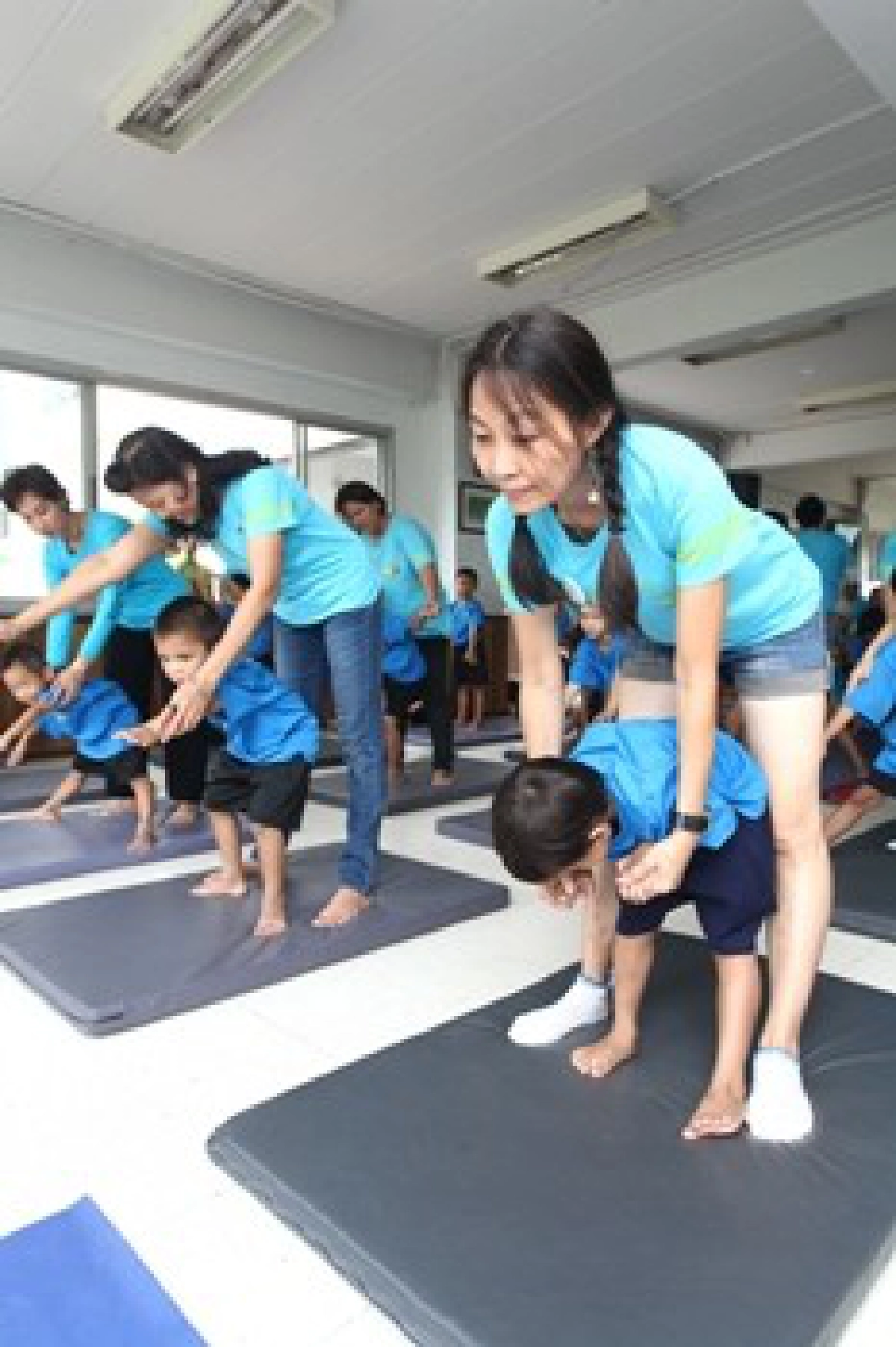 เปลี่ยนลูกลิงให้เป็นลูกเลิฟด้วย'โยคะเด็ก'

