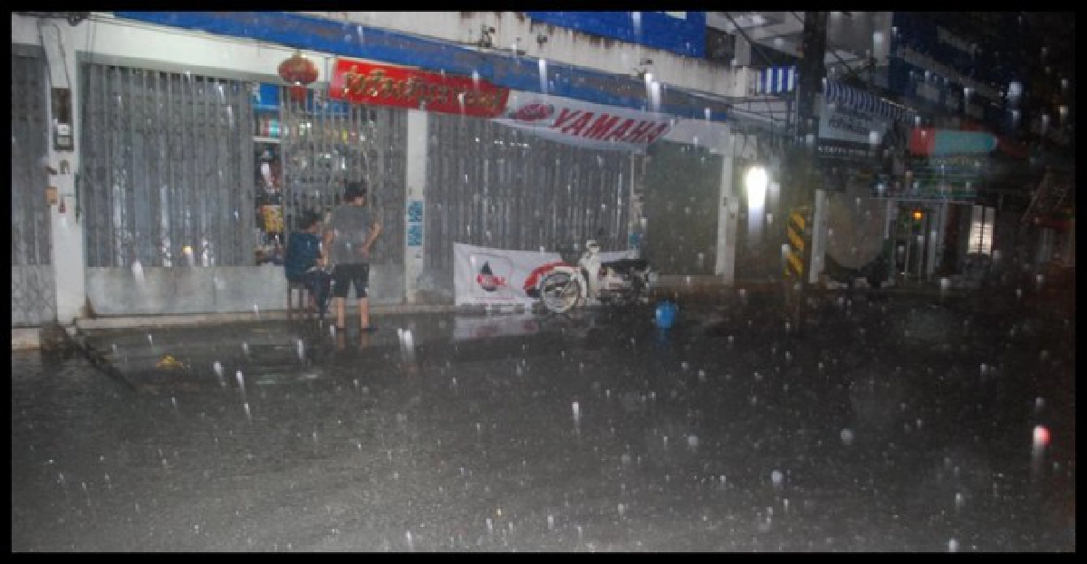 อุตุฯเตือนภาคกลางตอ.มีฝนหนักมาก-กทม.ร้อยละ80
อุตุฯเตือนภาคกลางตอ.มีฝนหนักมาก-กทม.ร้อยละ80