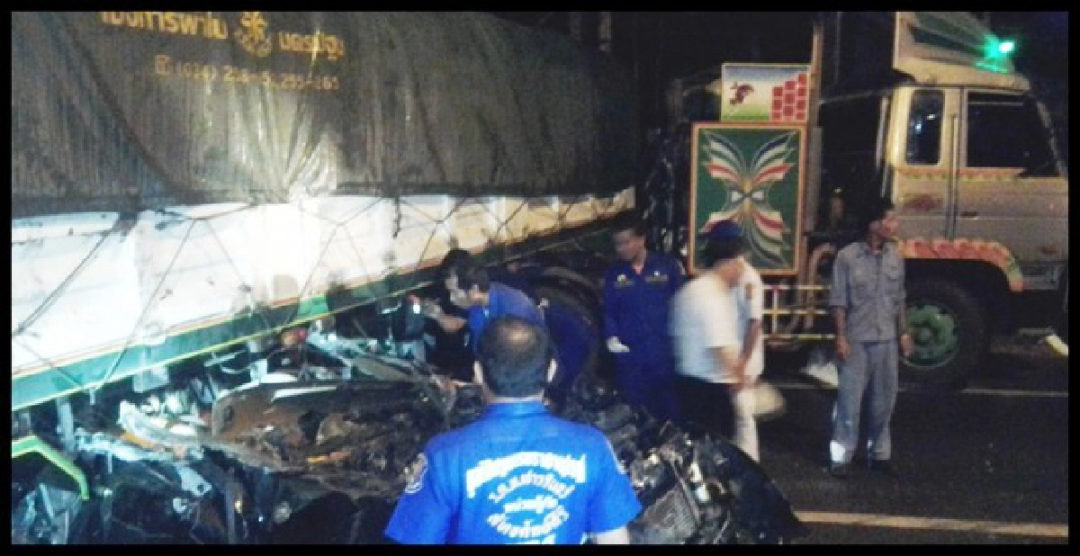 กระบะชนรถบรรทุก22ล้อดับคาที่4
กระบะชนรถบรรทุก22ล้อดับคาที่4
