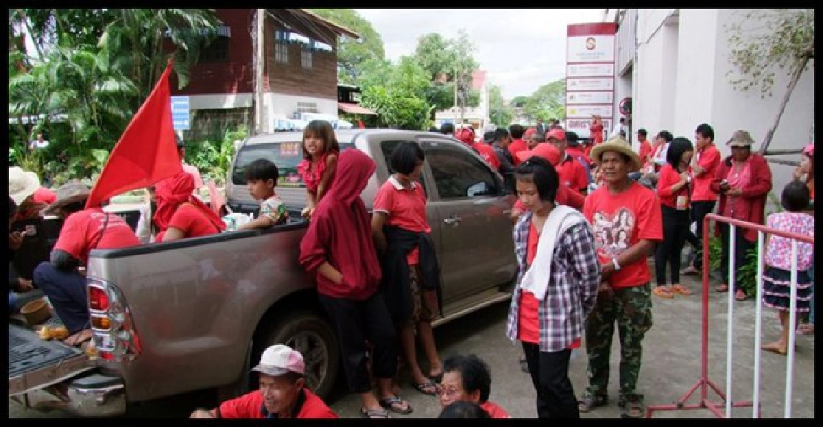 แดงต้านพธม.'ผู้คนไข้หัวใจวายดับ'