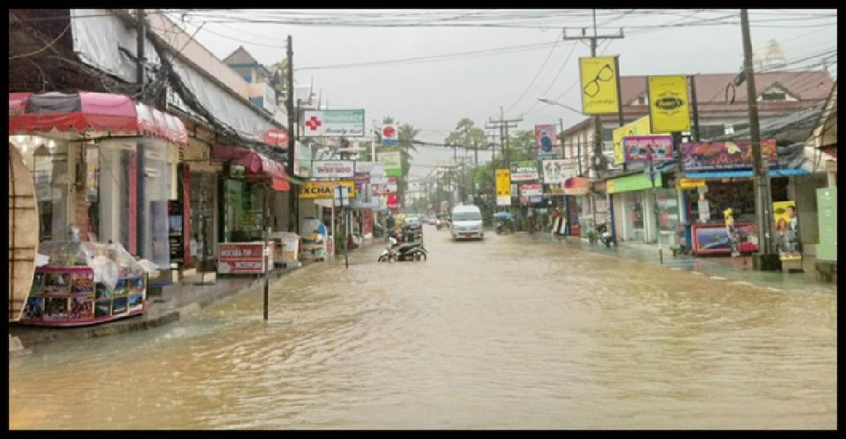 ฝนหนัก!ภูเก็ตจมน้ำท่วมขังหลายจุด ฝนหนัก!ภูเก็ตจมน้ำท่วมขังหลายจุด