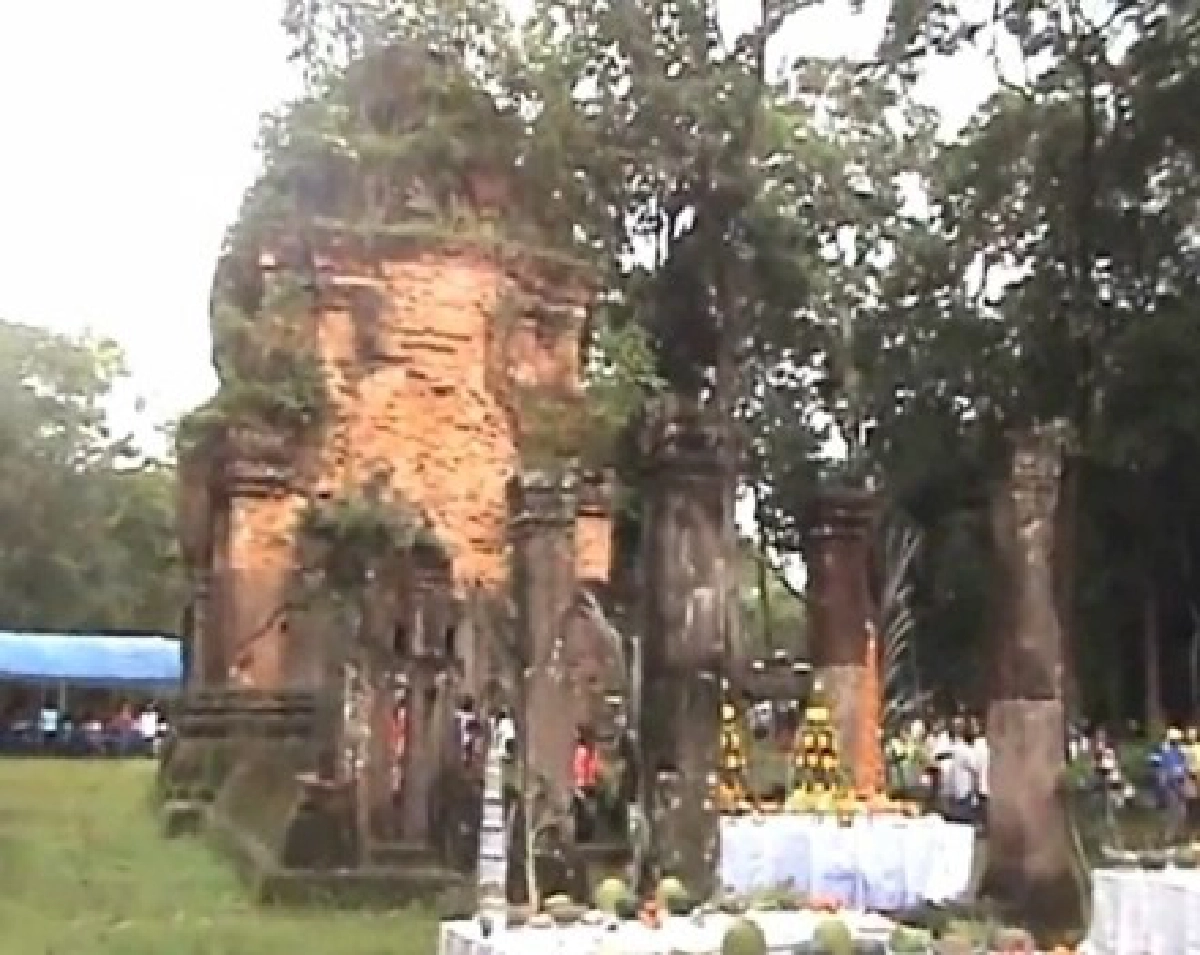 ปชช.ร่วมพิธีบวงสรวงปราสาทโดนตวล