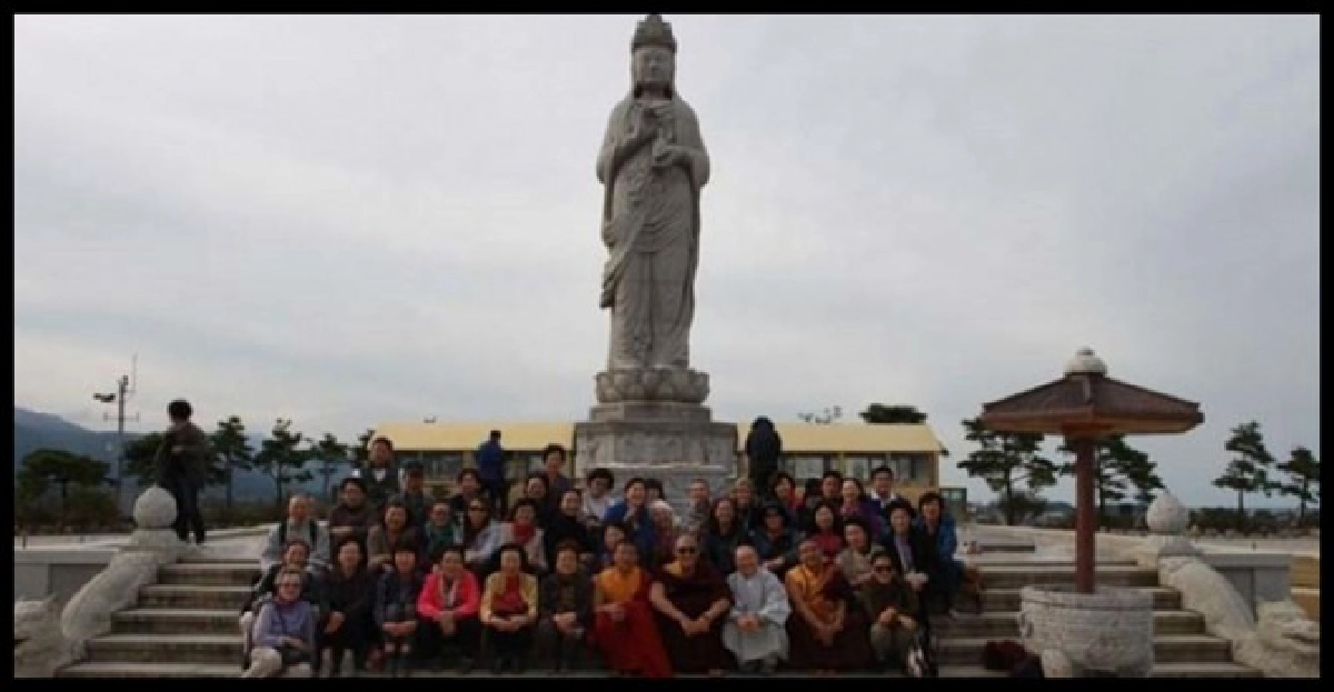 ว่อนเน็ต!พระมหายานทำท่า'กังนัม' ว่อนเน็ต!พระมหายานทำท่า'กังนัม'