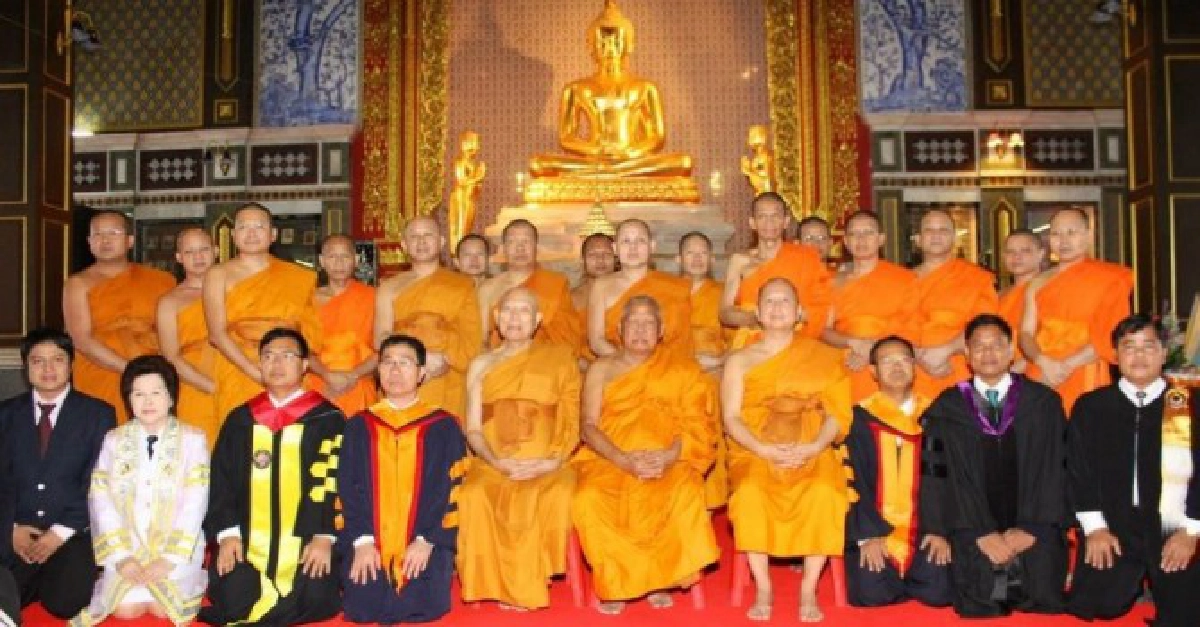 'มหานิกาย'มอบป.เอก'ธรรมยุต' ย้ำภาพทำลายกำแพงนิกาย 'มหานิกาย'มอบป.เอก'ธรรมยุต' ย้ำภาพทำลายกำแพงนิกาย