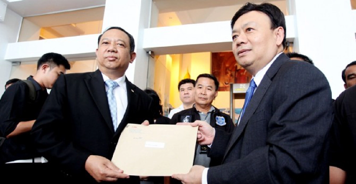 'กสทช.'หอบหลักฐานแจง'DSI'ปม'3จี' 'กสทช.'หอบหลักฐานแจง'DSI'ปม'3จี'