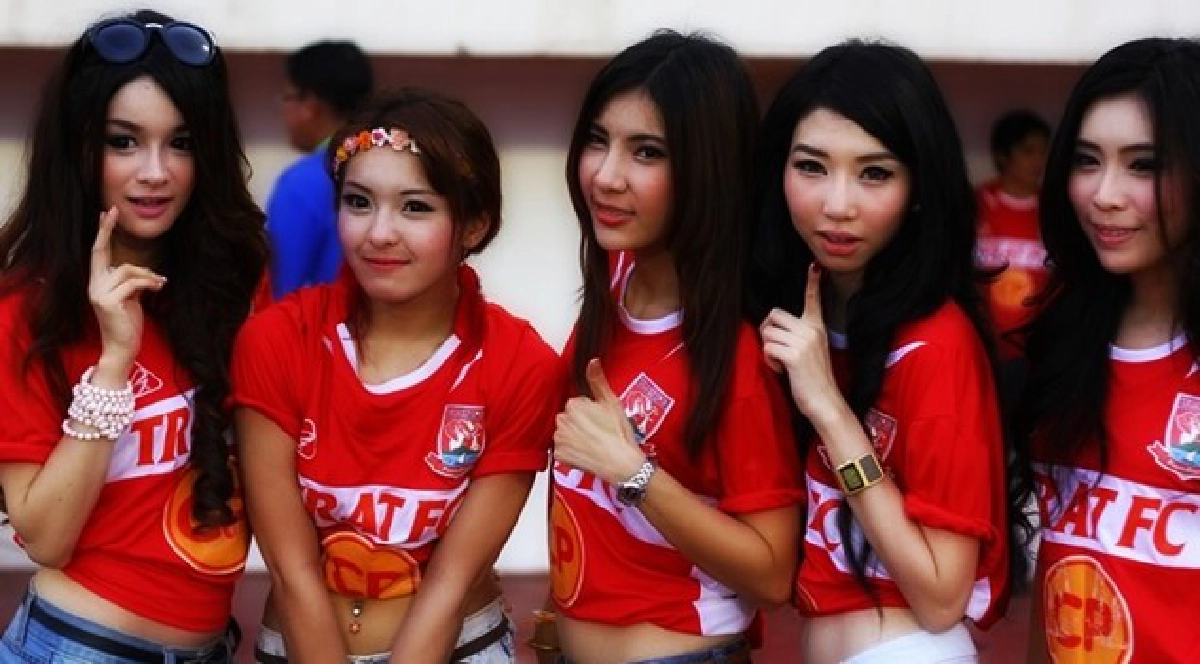 ฮอตติดเว็บ'นางฟ้า'ข้างสนามบอล ฮอตติดเว็บ'นางฟ้า'ข้างสนามบอล