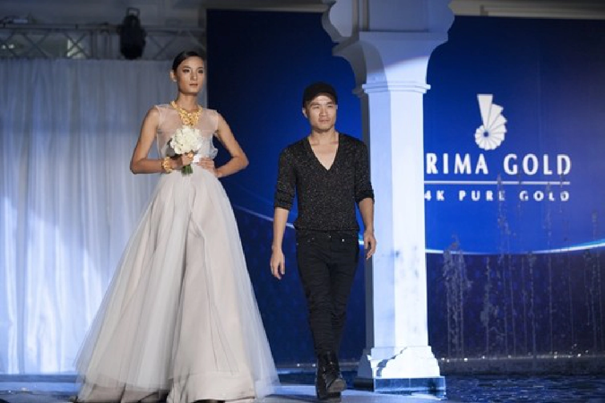 'ประกายทอง'วาววับเมืองลุงโฮฯ 'ประกายทอง'วาววับเมืองลุงโฮฯ