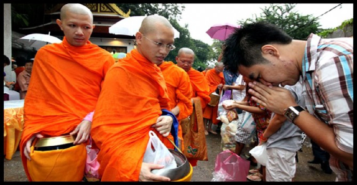 คึกคัก!ปชช.ทั่วปท.ร่วมทำบุญตักบาตรเทโว คึกคัก!ปชช.ทั่วปท.ร่วมทำบุญตักบาตรเทโว