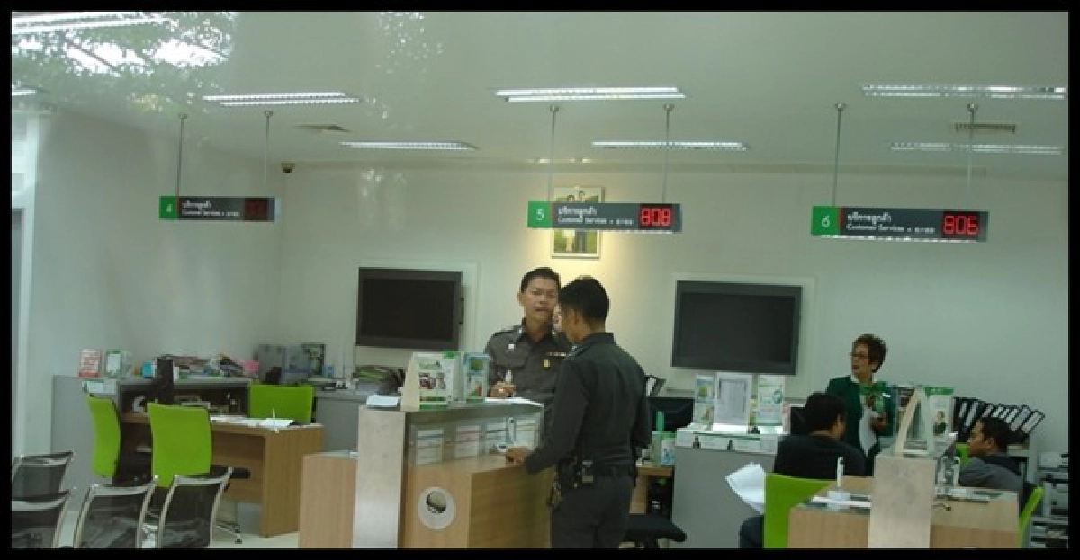 จี้แบงก์!1นาทีหอบ2.7ล้านลอยนวล จี้แบงก์!1นาทีหอบ2.7ล้านลอยนวล