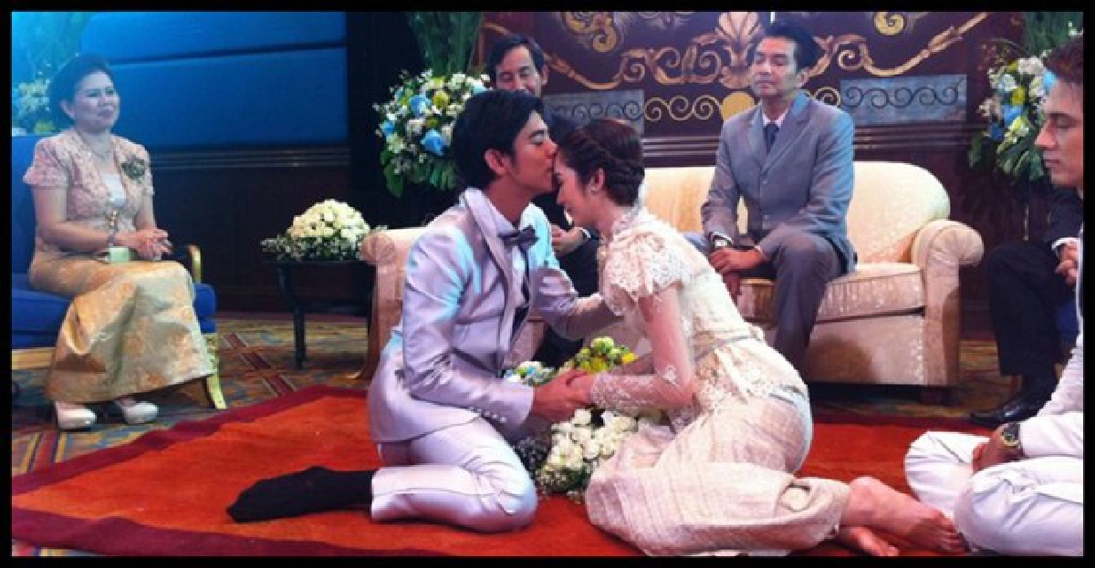 'แพร'ปรี๊ดแตก!ล้มงานแต่ง'พอร์ช-ฉัตร'
'แพร'ปรี๊ดแตก!ล้มงานแต่ง'พอร์ช-ฉัตร'