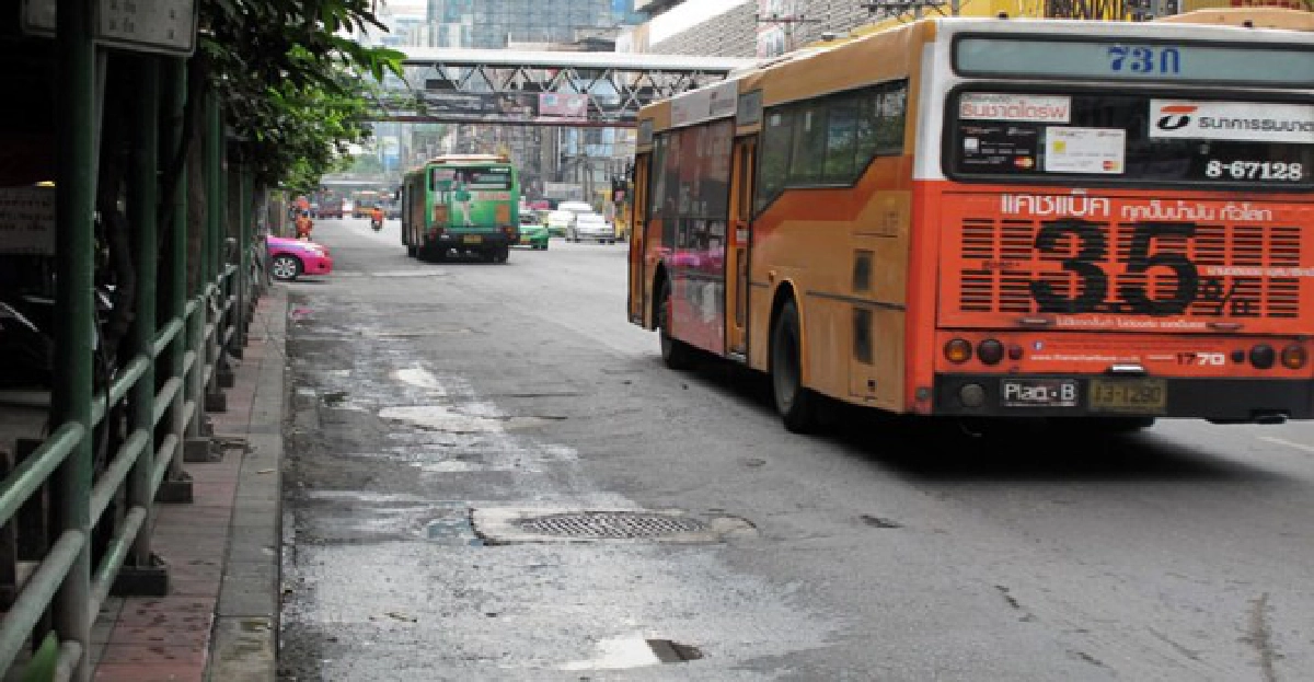 ถนนพังเยอะ รถวิ่งลำบาก