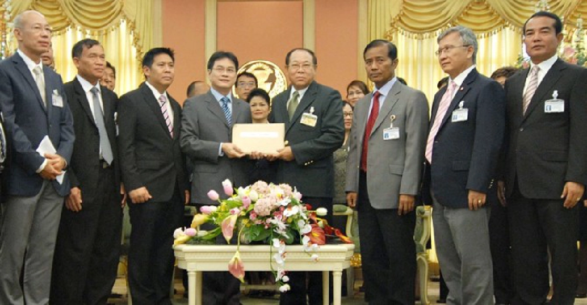 'ฝ่ายค้าน'เคาะยื่นถอด'ปู-ชัจจ์-สุกำพล' 'ฝ่ายค้าน'เคาะยื่นถอด'ปู-ชัจจ์-สุกำพล'