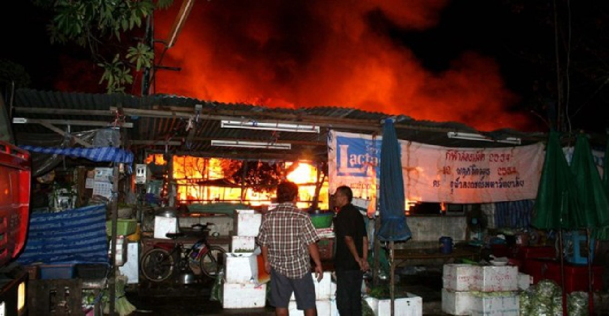 ไฟไหม้ตลาดเก่ามีนบุรีเสียหายกว่า5ล.
