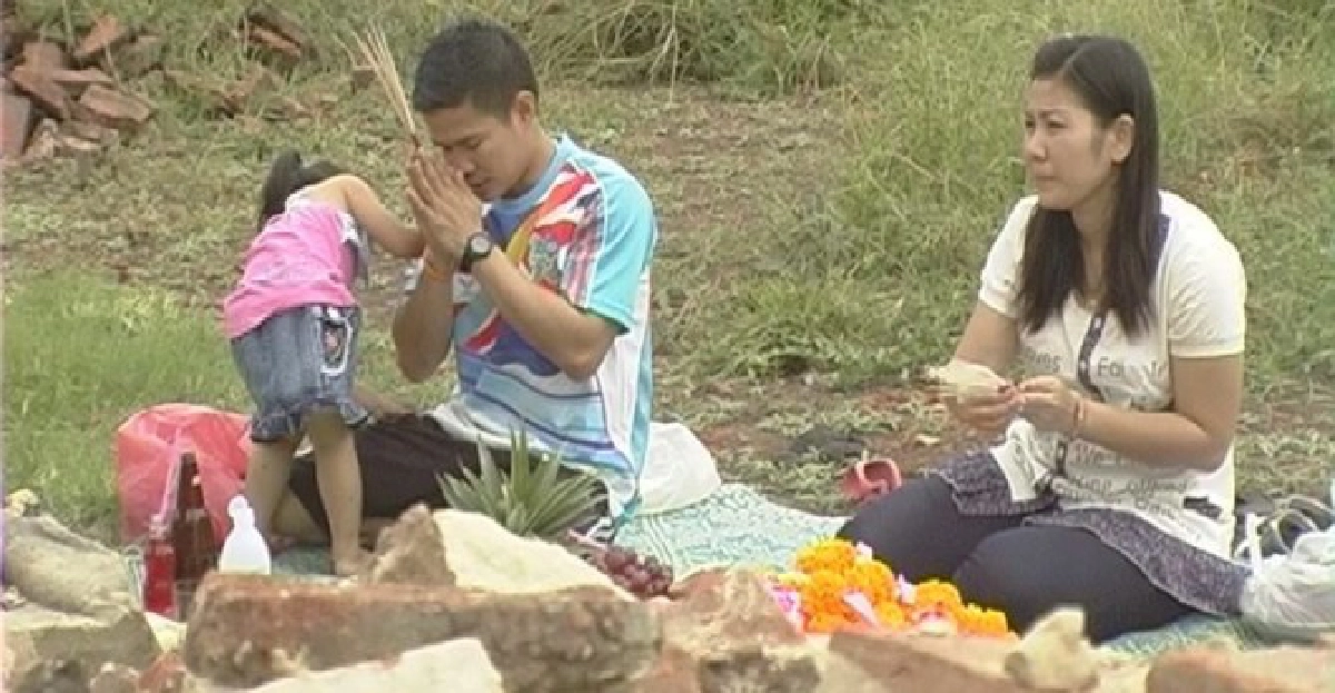'แก้ว พงษ์ประยูร'ทำพิธีบวงสรวงและแก้บน 'แก้ว พงษ์ประยูร'ทำพิธีบวงสรวงและแก้บน