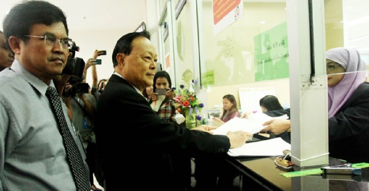 'อภิสิทธิ์'ส่งทนายยื่นศาลปค.ปมถอดยศ 'อภิสิทธิ์'ส่งทนายยื่นศาลปค.ปมถอดยศ