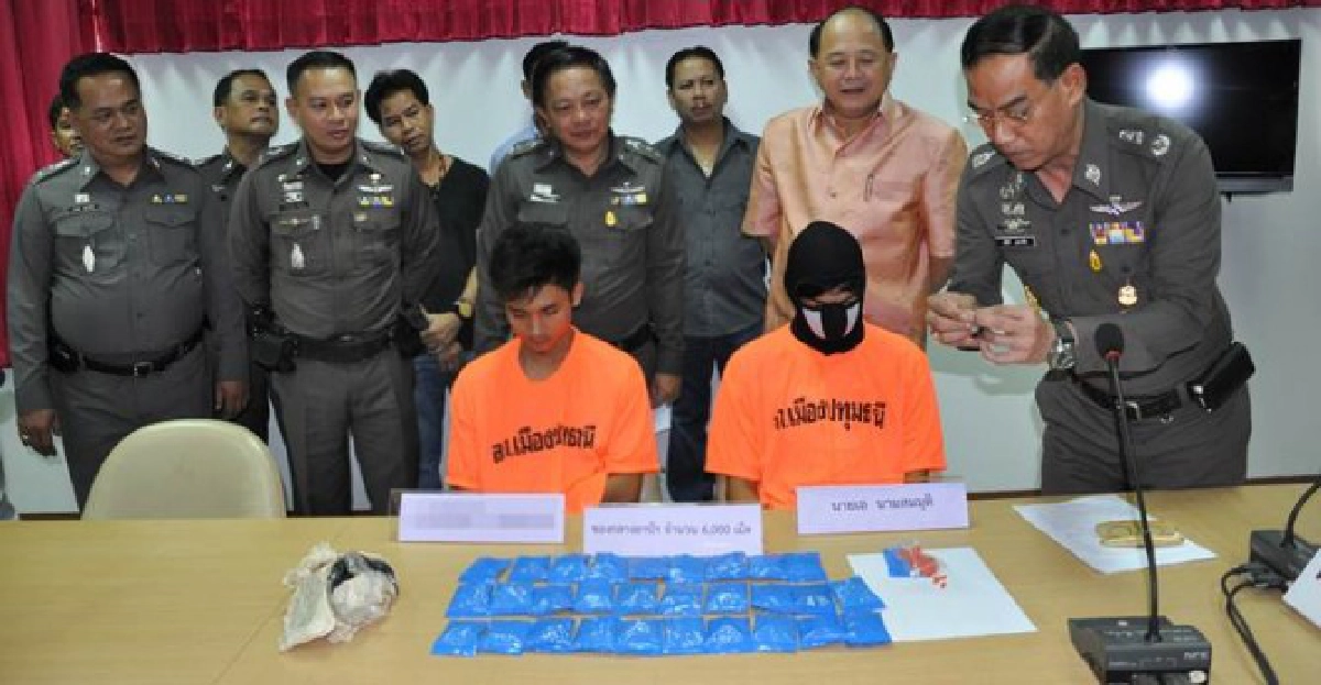 ตร.จับวัยรุ่นขนยาบ้า 6,000 เม็ด ตร.จับวัยรุ่นขนยาบ้า 6,000 เม็ด