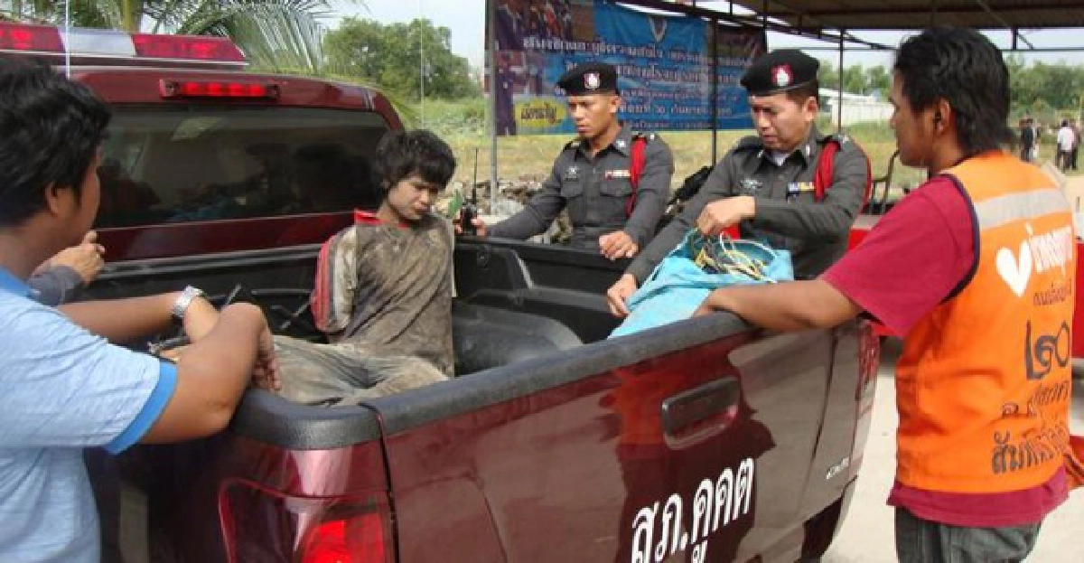 หนุ่มขโมยตัดสายไฟโดน'รมควัน' หนุ่มขโมยตัดสายไฟโดน'รมควัน'