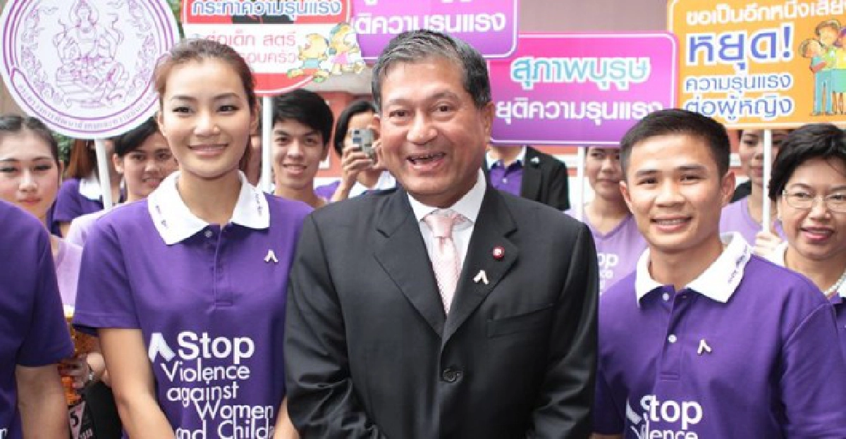 ปลัด'พม.'นำศิลปินติดเข็มกลัดให้'ครม.' ปลัด'พม.'นำศิลปินติดเข็มกลัดให้'ครม.'