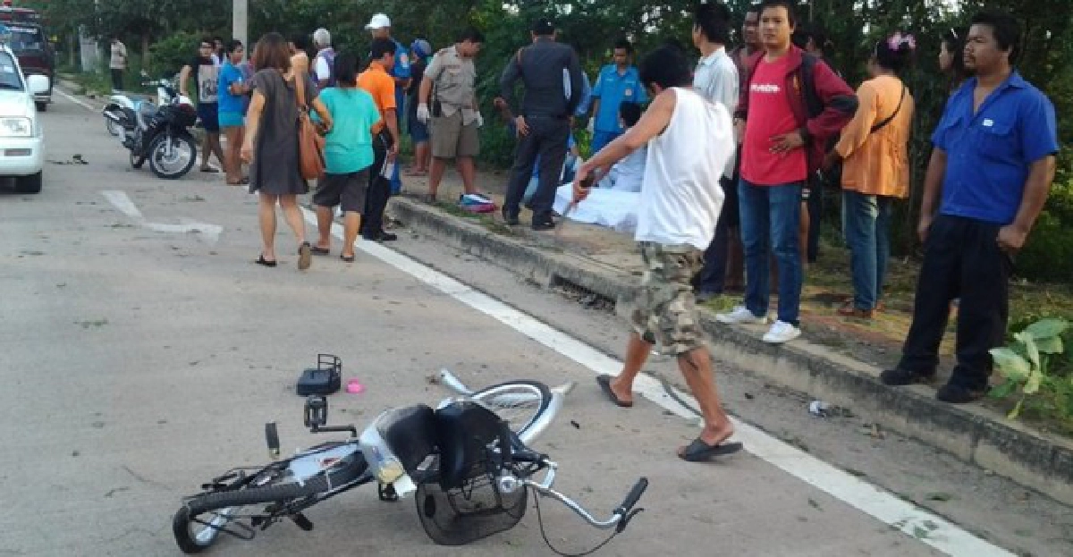 ปิกอัพปีนฟุตบาทชนเด็กดับคาที่2เจ็บสาหัส3
