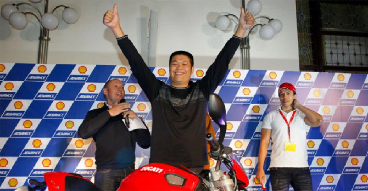 จากข้างสนาม 'โมโตจีพี 2012' จากข้างสนาม 'โมโตจีพี 2012'