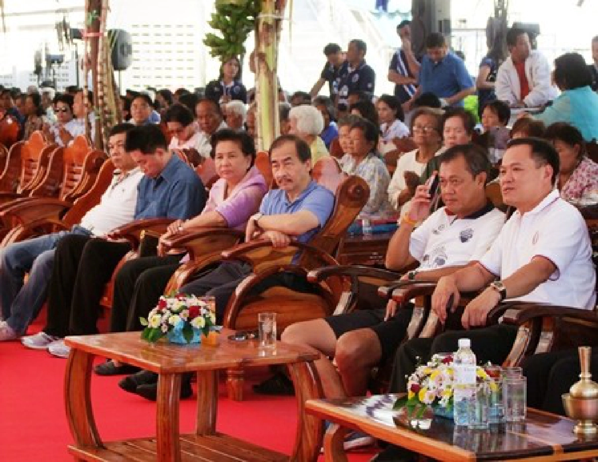 'เนวิน'นำทอดกฐินโจร308วัด3ล้านบาท 'เนวิน'นำทอดกฐินโจร308วัด3ล้านบาท