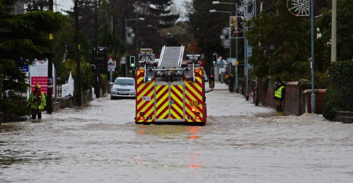 ผู้ดีอ่วม!ฝนตกหนัก-น้ำท่วมหลายพื้นที่ ผู้ดีอ่วม!ฝนตกหนัก-น้ำท่วมหลายพื้นที่