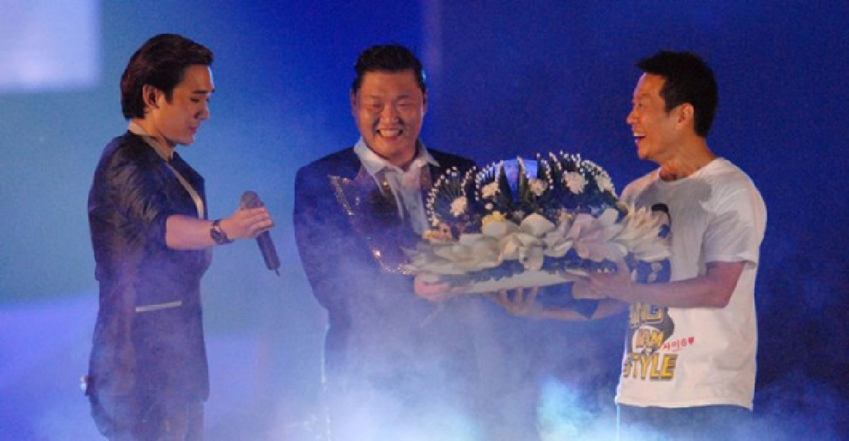 เก็บตก!ภาพ'ไซ'บุกไทยโชว์เพลงสุดฮิต เก็บตก!ภาพ'ไซ'บุกไทยโชว์เพลงสุดฮิต
