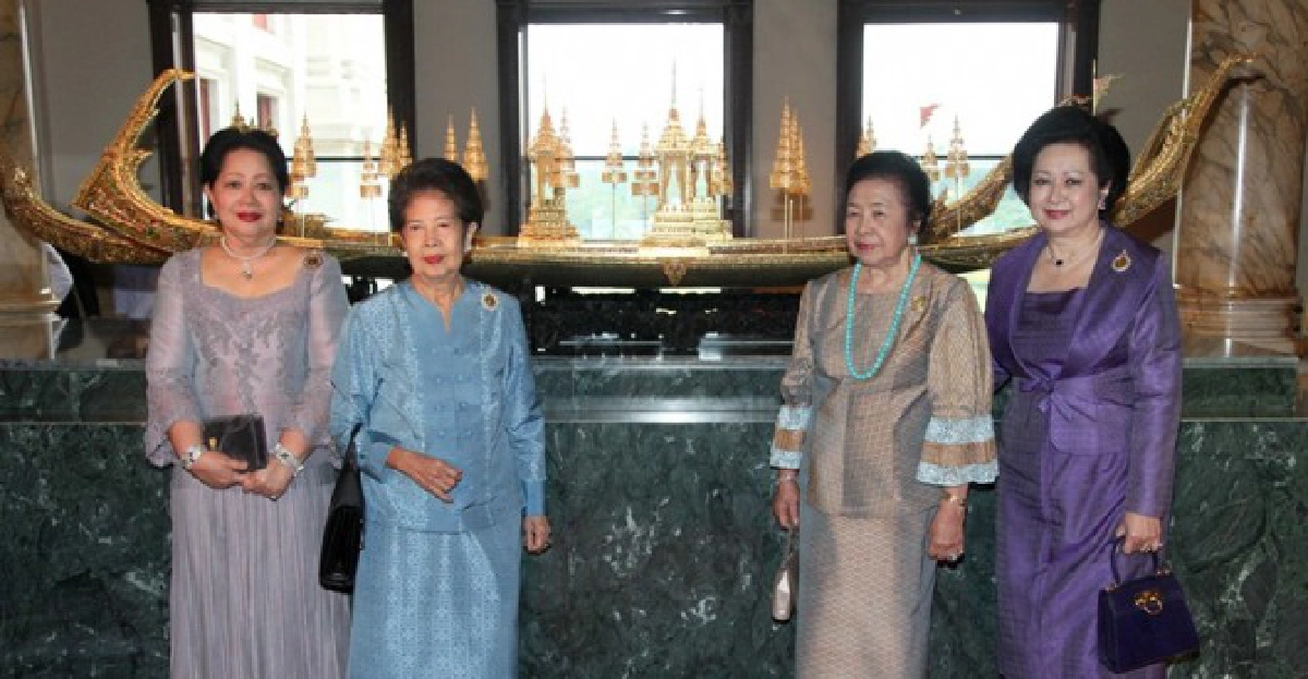 'สมเด็จพระเทพ'สนพระราชหฤทัยงาน'ศิลป์แผ่นดิน' 'สมเด็จพระเทพ'สนพระราชหฤทัยงาน'ศิลป์แผ่นดิน'