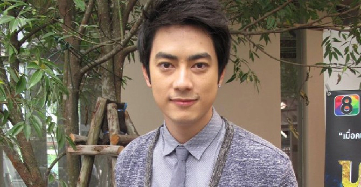 'ฟิล์ม'ปัดพา'สาวหมวย'ทำบุญ 'ฟิล์ม'ปัดพา'สาวหมวย'ทำบุญ