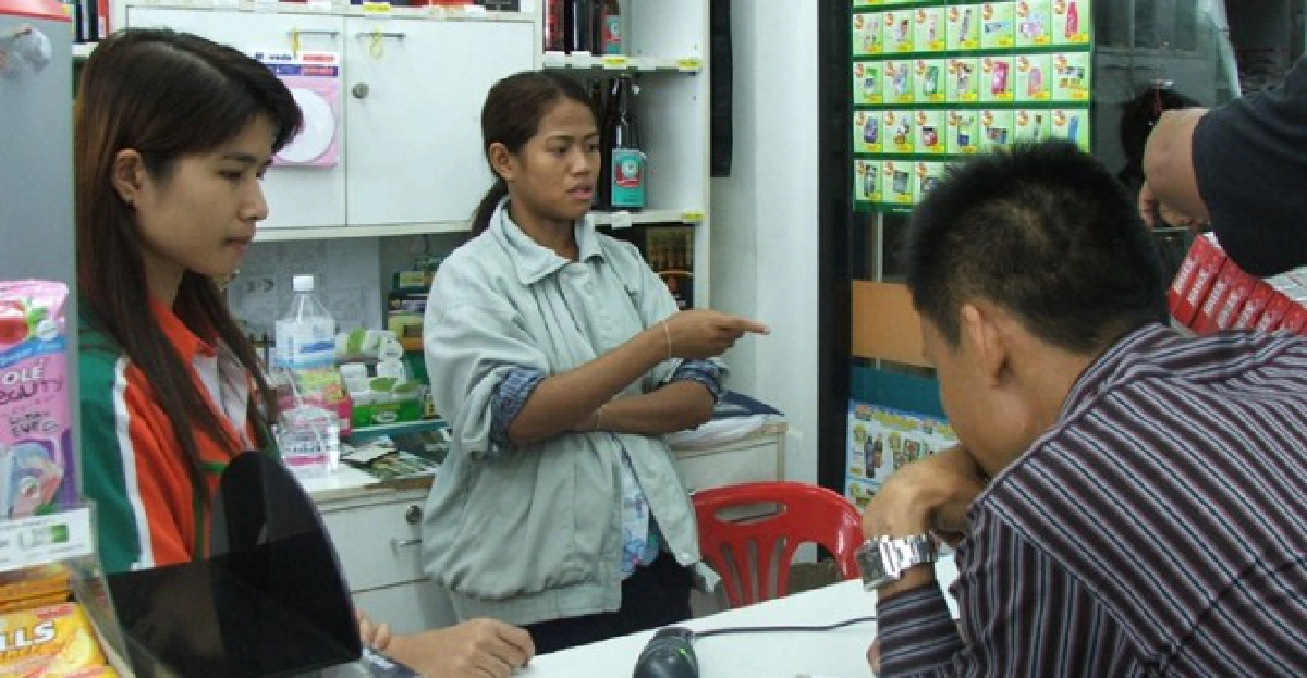 โจรจี้ร้านสะดวกซื้อหนีลอยนวล โจรจี้ร้านสะดวกซื้อหนีลอยนวล